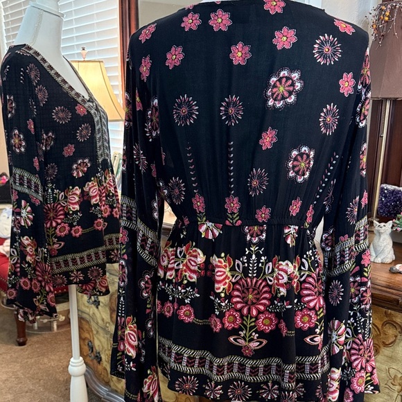 Floral Lace-Up Blouse in Black and Pink - Picture 6 of 13